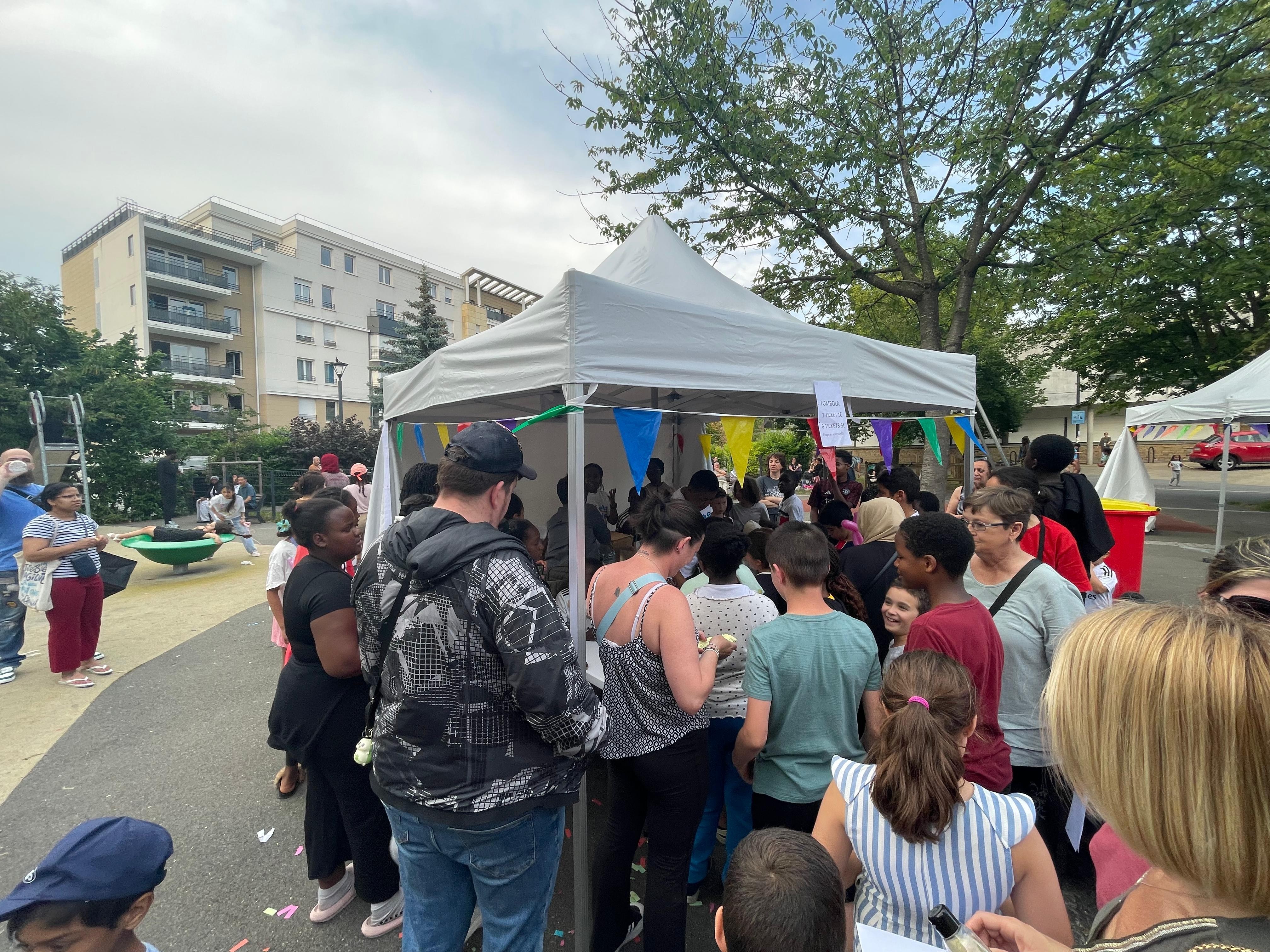 Fete des voisins a romainville bas pays 18 