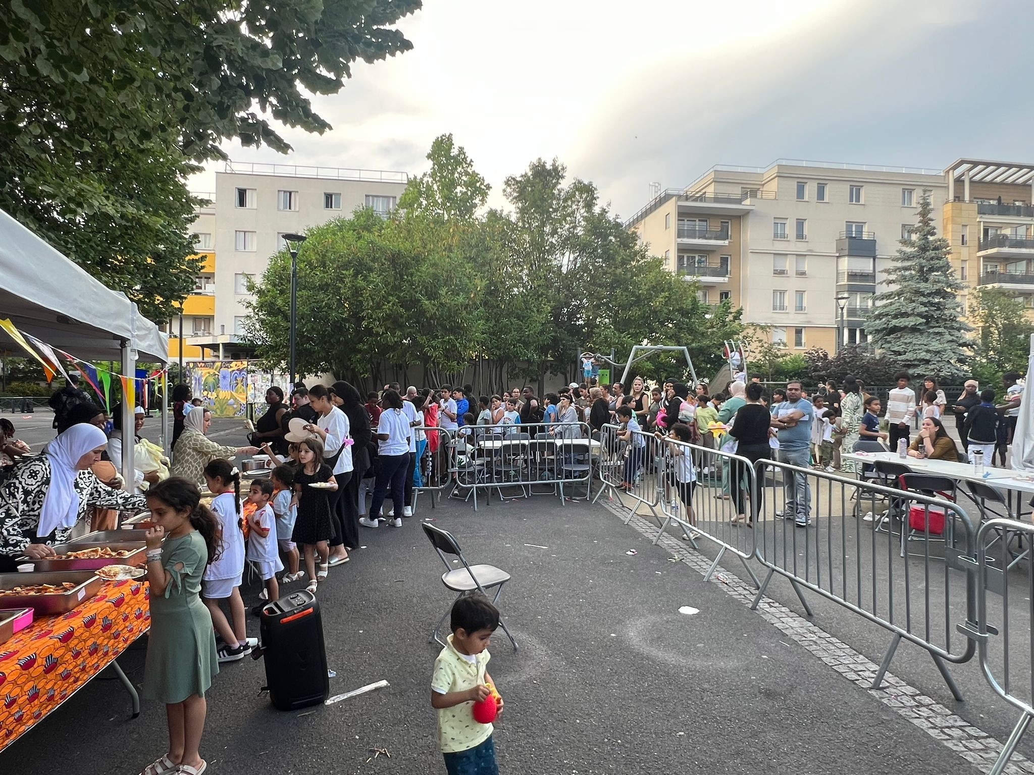 Fete des voisins a romainville bas pays 22 