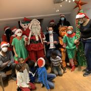 Visite du maire de romainville a la remise de cadeaux de noel