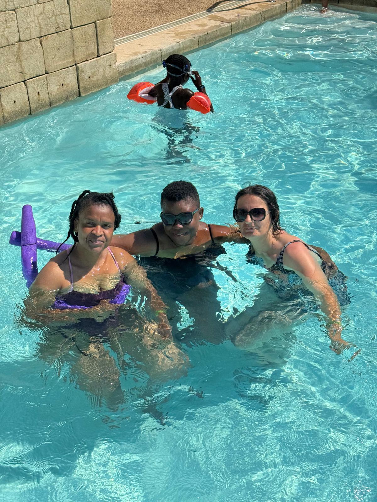 Petit moment piscine entre femmes